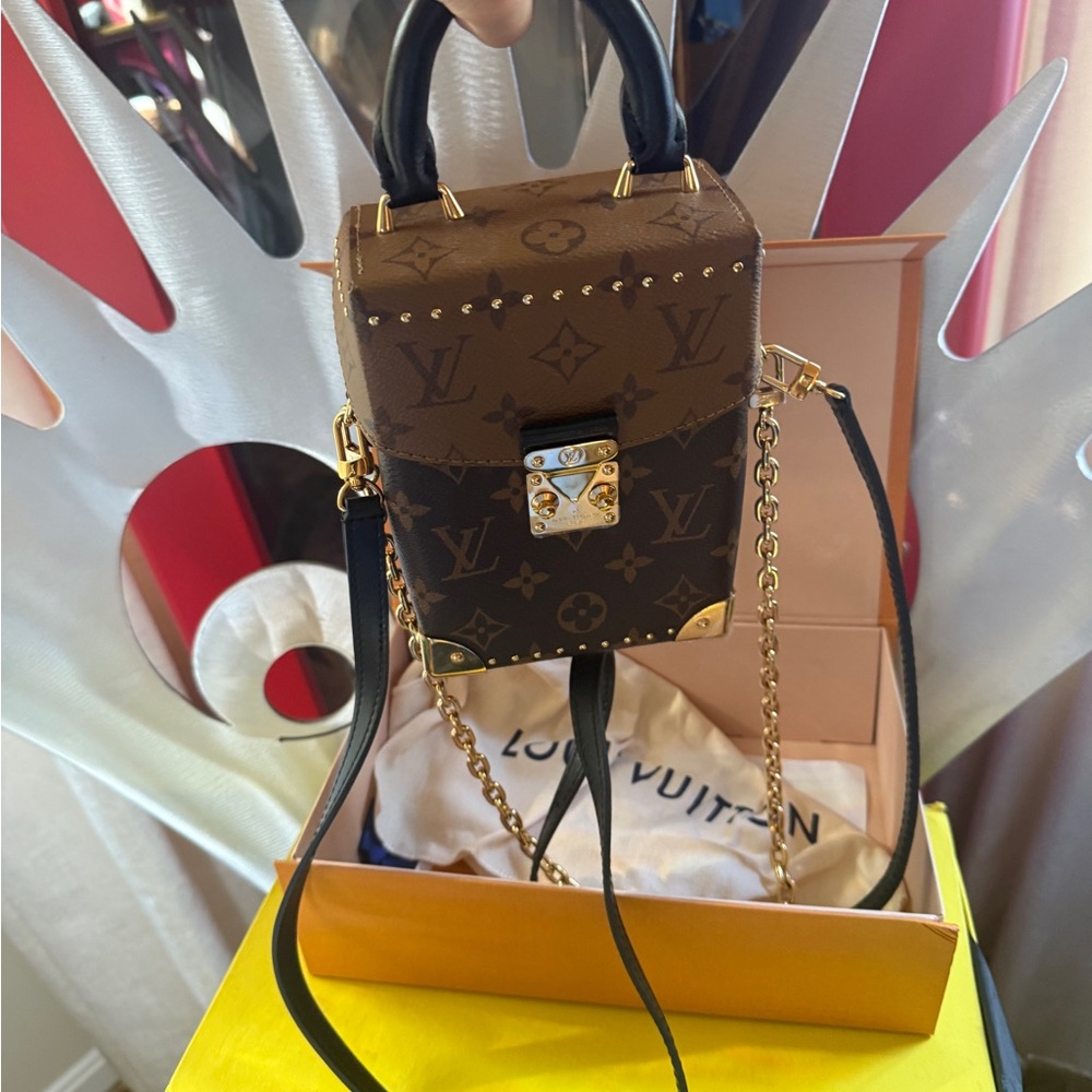 Louis Vuitton camera box. Worn once. ORIGINAL BOX AND BAG - Picture 3 of 11
